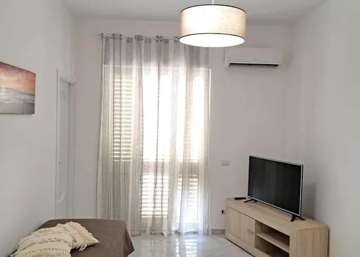 Alma House * ליפארי